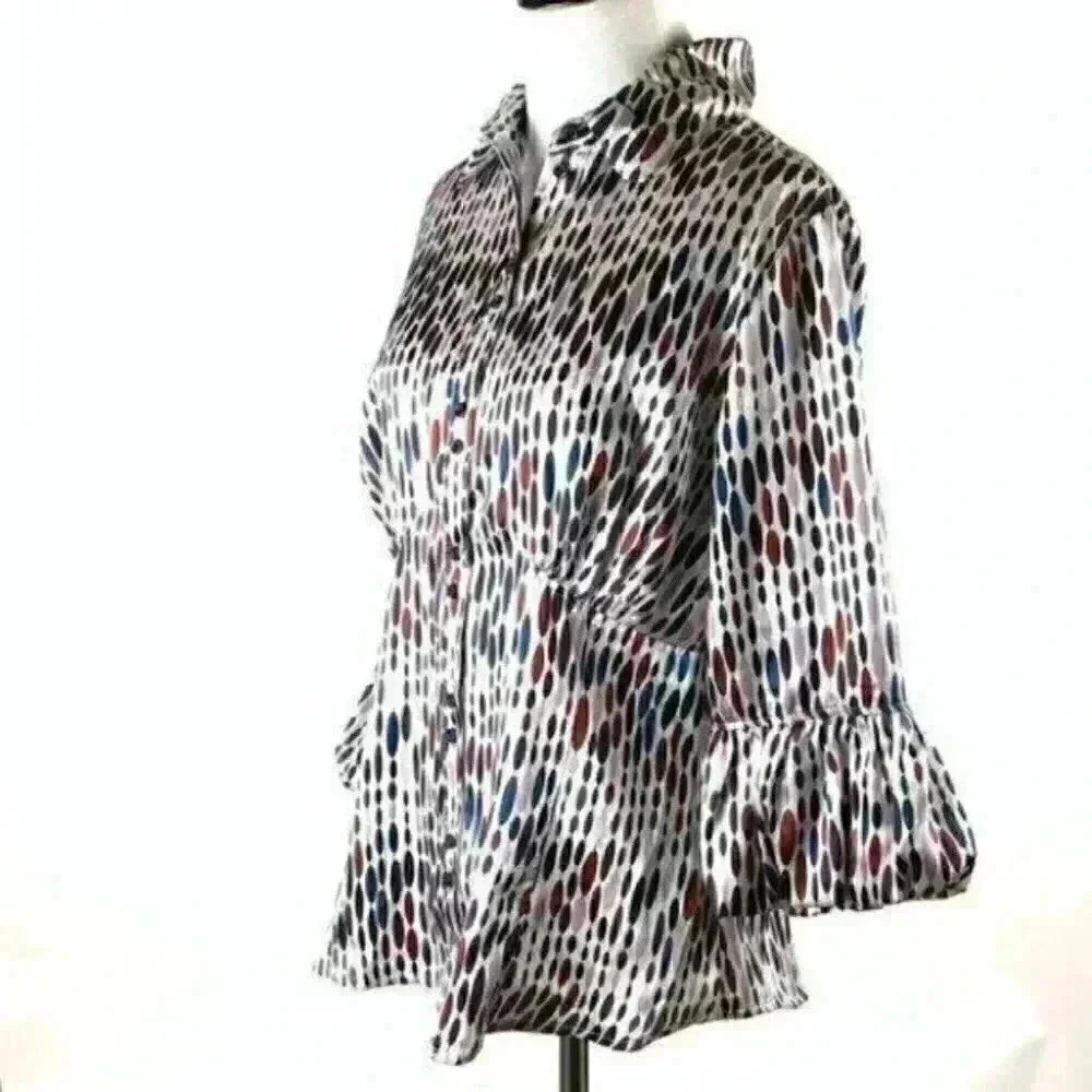Violet & Claire womens top size medium geometric